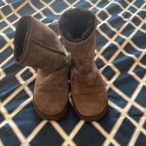 Chocolate brown Ugg classic short size 6